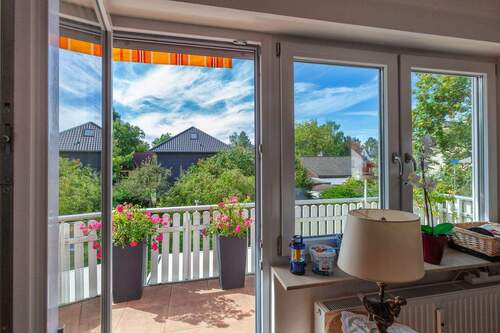 Blick auf den Balkon - 3 Zimmer Etagenwohnung in Eichenau
