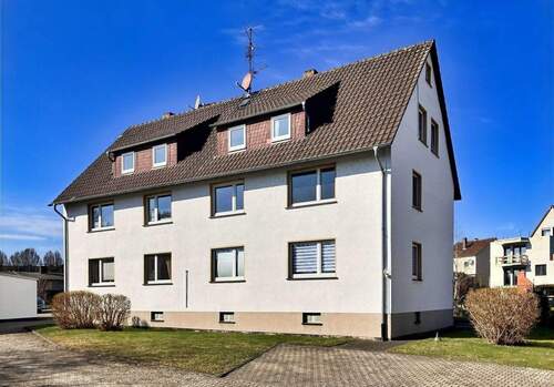 Hausansicht - Top renovierte 4-Zimmerwohnung in ruhiger Lage von Niedervellmar