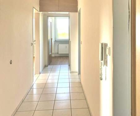 Diele - 4 Zimmer Etagenwohnung zur Miete in Vellmar