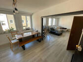 Essbereich - Große 4-Zimmer-Wohnung mit Einbauküche im 1. OG 