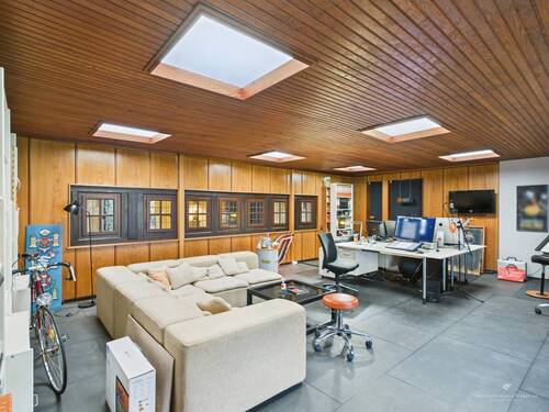 Studio - 