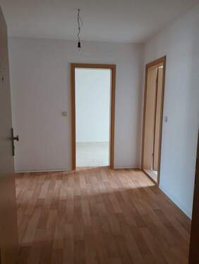 Flur - Etagenwohnung mit 57,10 m&sup2; in Chemnitz zur Miete