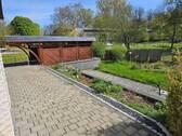 Blick zum Carport - 