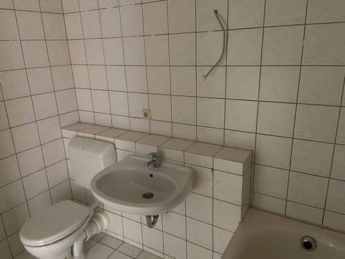 BAD - Waschbecken und WC.jpg - 