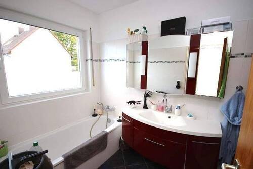 Bad mit Wanne und Dusche - 3 Zimmer Etagenwohnung zum Kaufen in Eschwege