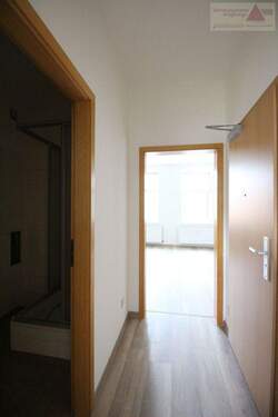 Flur.JPG - 1 Zimmer Etagenwohnung in Aue