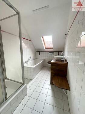 Badezimmer - Etagenwohnung mit 63,20 m&sup2; in Aue zur Miete