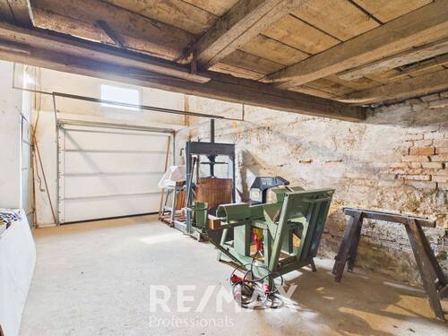Garage - 
