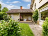 Ansicht auf Garagen- und Schuppeneingang - 6 Zimmer Einfamilienhaus in Hauenstein