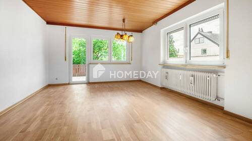 Wohnzimmer 1 - Sanierte 4-Zimmer-Wohnung in modernisiertem Mehrfamilienhaus