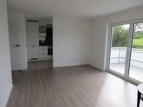 Wohnzimmer/Zugang zur Küche - 3 Zimmer Etagenwohnung zur Miete in Crailsheim-Onolzheim