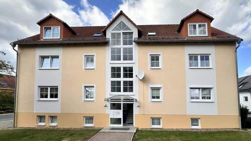 Frontansicht - 4 Zimmer Etagenwohnung zum Kaufen in Pirna