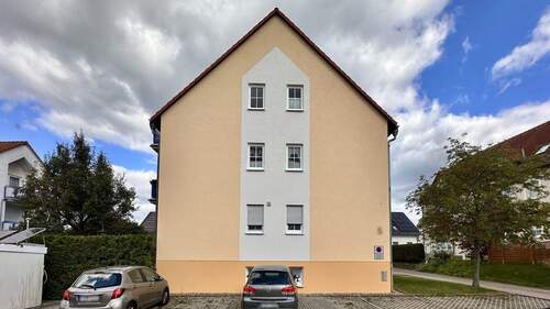 Straßenansicht - Etagenwohnung mit 89,00 m² in Pirna zum Kaufen