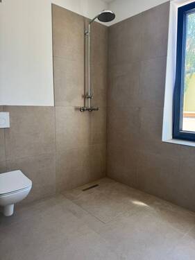 Bad mit ebenerdiger Dusche - 
