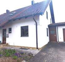 Mehr Raum als erwartet: Doppelhaushälfte mit ausgebautem Dachspitz und großem Hobbyraum mit Freisitz - Böhming