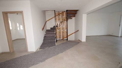 Wohnen - 5 Zimmer Doppelhaushälfte in Aiterhofen