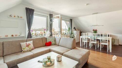 Wohnzimmer 1 - Charmante, freiwerdende 3-Zimmer-Wohnung mit großem Balkon in Sarstedt