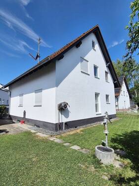 Garten mit Brunnen - 