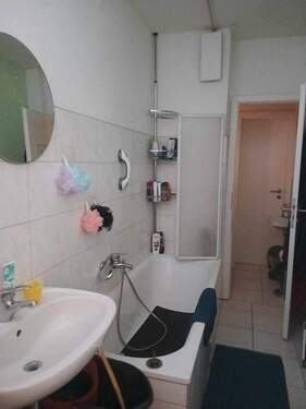 Gut vermietete Eigentumswohnung zu verkaufen! in Nienburg (Weser) - 4 Zimmer Etagenwohnung in Niedersachsen - Nienburg (Weser)