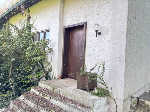 Hauseingang - Einfamilienhaus mit 145,00 m&sup2; in Tettenweis zum Kaufen