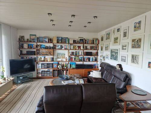 Wohnzimmer - Blick über Sofa queer.jpg - 