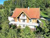 Ansicht Westseite - Hier ist Ihr Holzhaus mit dem besonderen Flair und einer Einliegerwohnung