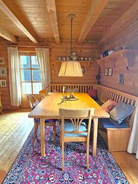 Essen mit Zugang zum Balkon - 