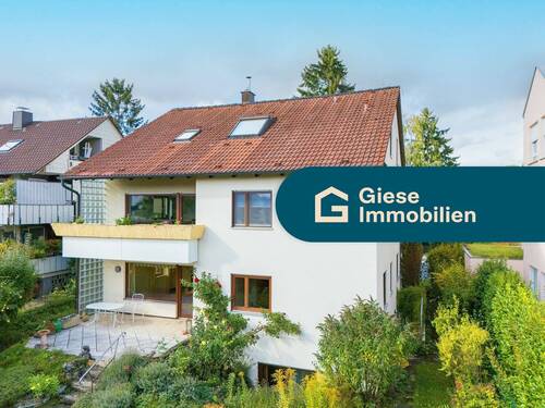Titelbild mit Banner - Vielseitiges 2-Familienhaus in toller Lage