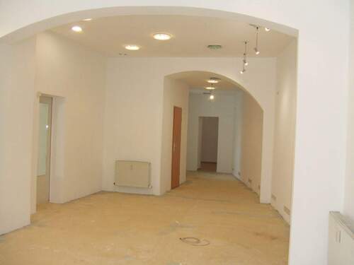 Verkaufsraum mit Deckenbögen - 2 Zimmer Gewerbeobjekt (Büro, Produktion, Verkauf) zur Miete in Döbeln