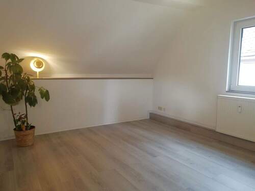 Schlafzimmer mit Ablage - 