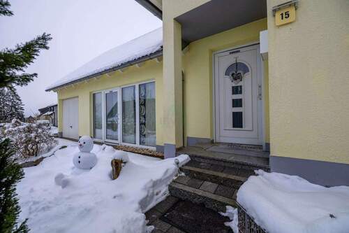 Eingang - 7 Zimmer Einfamilienhaus zum Kaufen in Sulzbach-Rosenberg