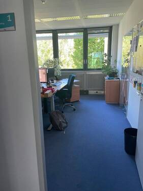 Bild 1 - Zentrale Berlin-West: Unmöblierter Büroraum 1, sofort verfügbar, WLAN & Küche