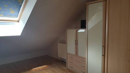 Schlafzimmer mit Einbauschrank - 