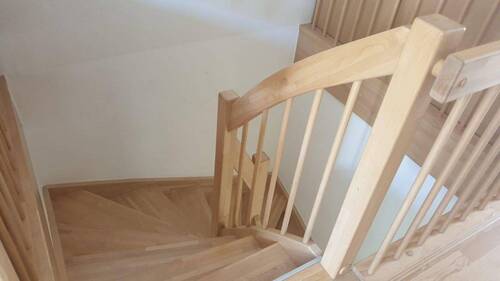 Echtholztreppe zum OG und DG - 