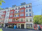 Außenansicht - Stilvolle 3-Zimmer-Altbauwohnung mit zwei Balkonen an der Warschauerstr.