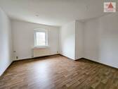 Wohnzimmer - 3 Zimmer Etagenwohnung zur Miete in Lößnitz