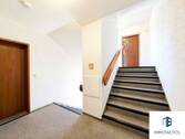 Treppenhaus/Aufzug - 