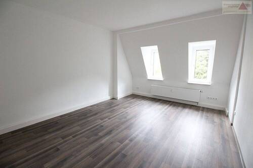 Wohnzimmer - Große 2-Raum-Wohnung mit tollem Blick über Aue