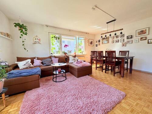 Wohn-/ Essbereich - Freistehendes Haus mit 3 Wohnungen und großem Garten