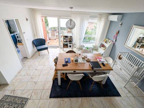 Essbereich mit Balkonzugang - 