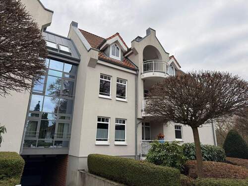 Außenansicht - *Seniorengerechte 2-Zimmer-EG-Whg. mit Balkon u. Einbauküche!