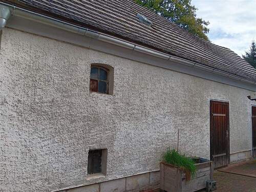 rechtes Nebengebäude mit Gewölbe Keller - 