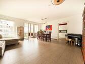 Wohn- Essbereich - Mitten drin: Ihr barrierefreies Logenplatz-Zuhause mit West-Balkon