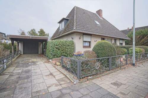 Frontansicht mit Garage - 4 Zimmer Einfamilienhaus zum Kaufen in Bremerhaven
