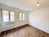 Helles WG Zimmer zur Straße hin 1 - Ideal geeignet für 2-er WG! Freie & helle 2-Zimmer-Wohnung im 2.OG in nettem MFH direkt an der TH