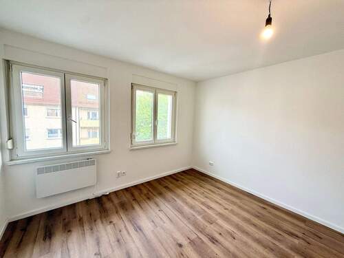 Helles WG Zimmer zur Straße hin 1 - Ideal geeignet für 2-er WG! Freie & helle 2-Zimmer-Wohnung im 2.OG in nettem MFH direkt an der TH