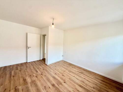 Helles WG Zimmer zur Straße hin 2 - 2 Zimmer Etagenwohnung zur Miete in Nürnberg