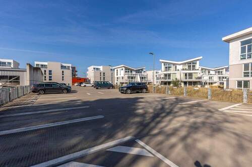 Parkdeck mit eigenen Parkplatz, direkt vor der Tür - 