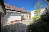 Innenhof mit Hauseingang - Einfamilienhaus mit 81,00 m&sup2; in Gräfenhainichen zum Kaufen
