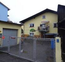 ZWANGSVERSTEIGERUNG: Nicht freistehendes Einfamilienhaus samt Einzelgarage und Scheune in Ruhstorf - Ruhstorf an der Rott